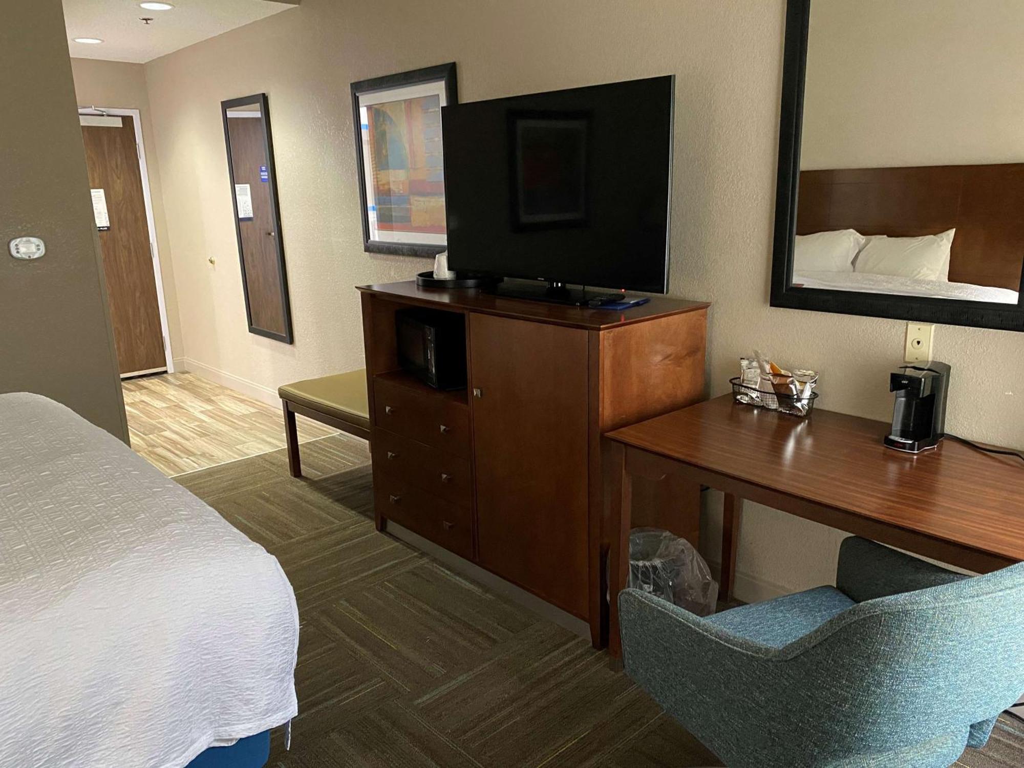 Hampton Inn Ft. Chiswell-Max Meadows Bagian luar foto