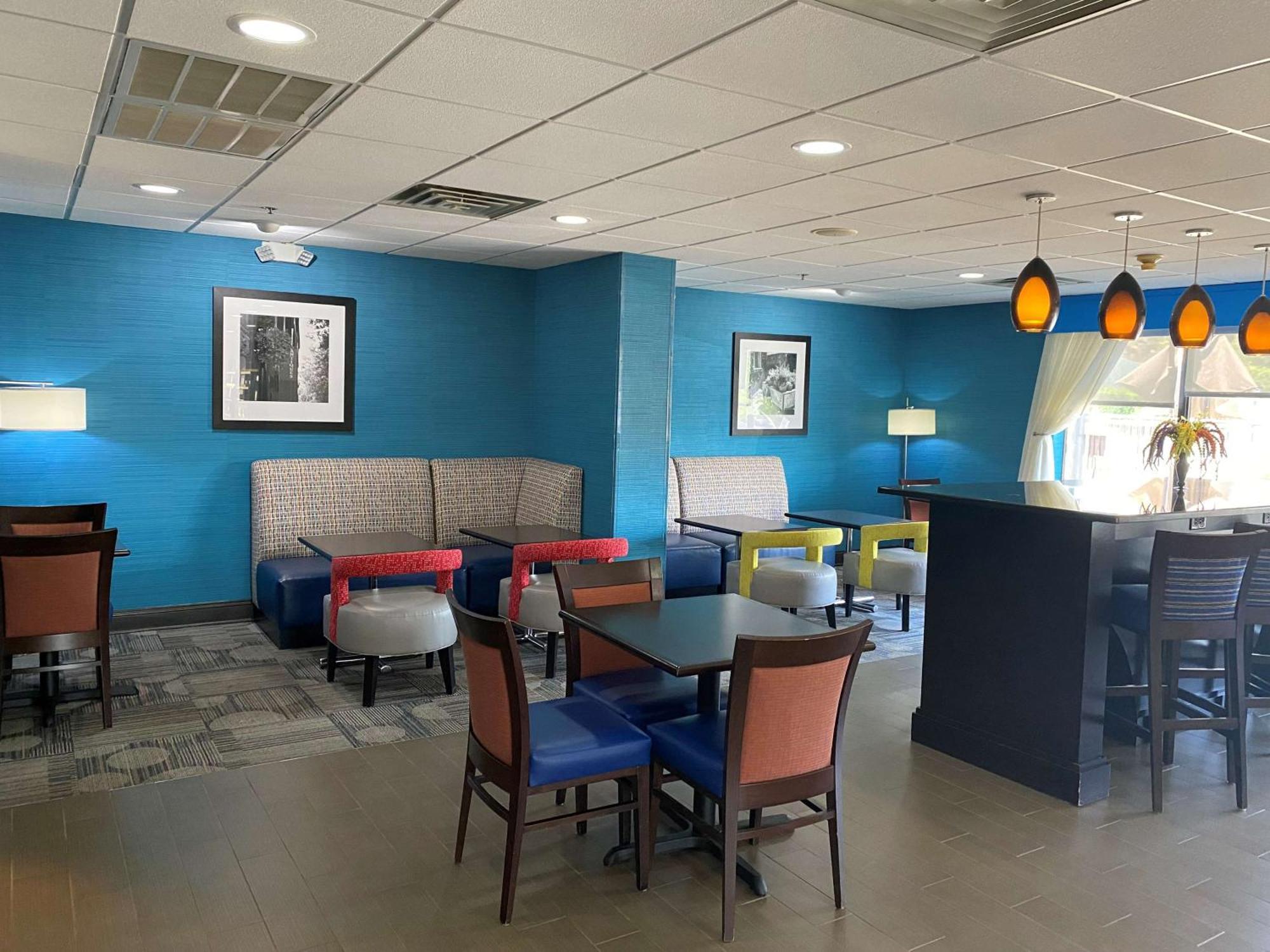 Hampton Inn Ft. Chiswell-Max Meadows Bagian luar foto
