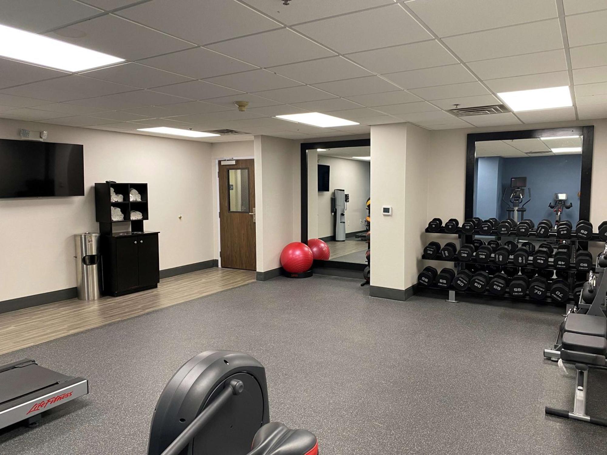 Hampton Inn Ft. Chiswell-Max Meadows Bagian luar foto
