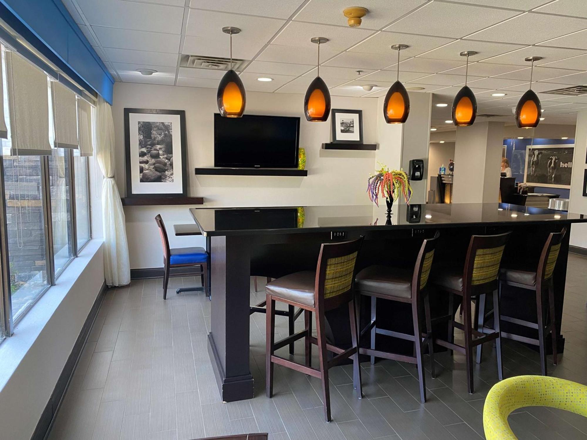 Hampton Inn Ft. Chiswell-Max Meadows Bagian luar foto