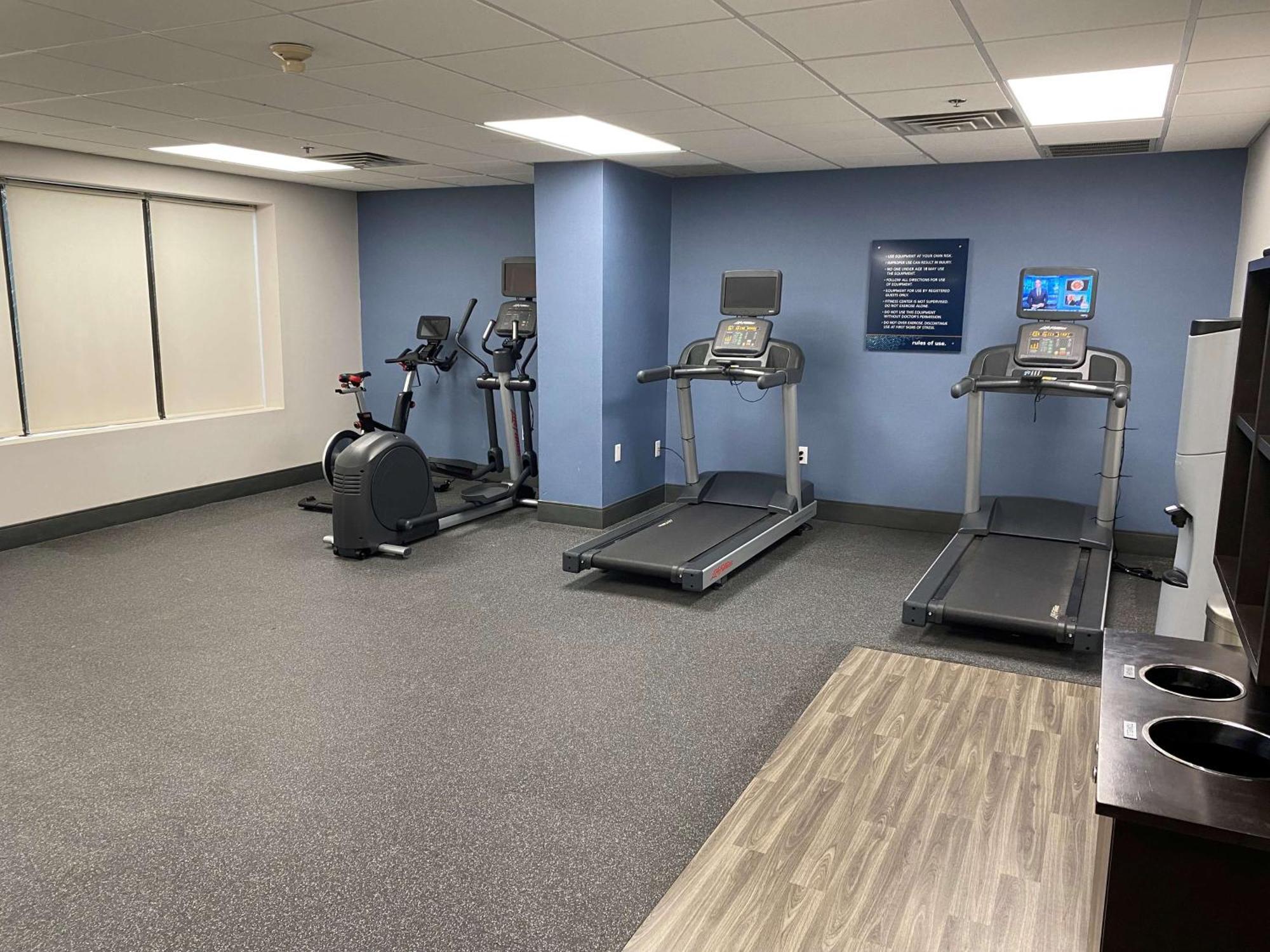 Hampton Inn Ft. Chiswell-Max Meadows Bagian luar foto