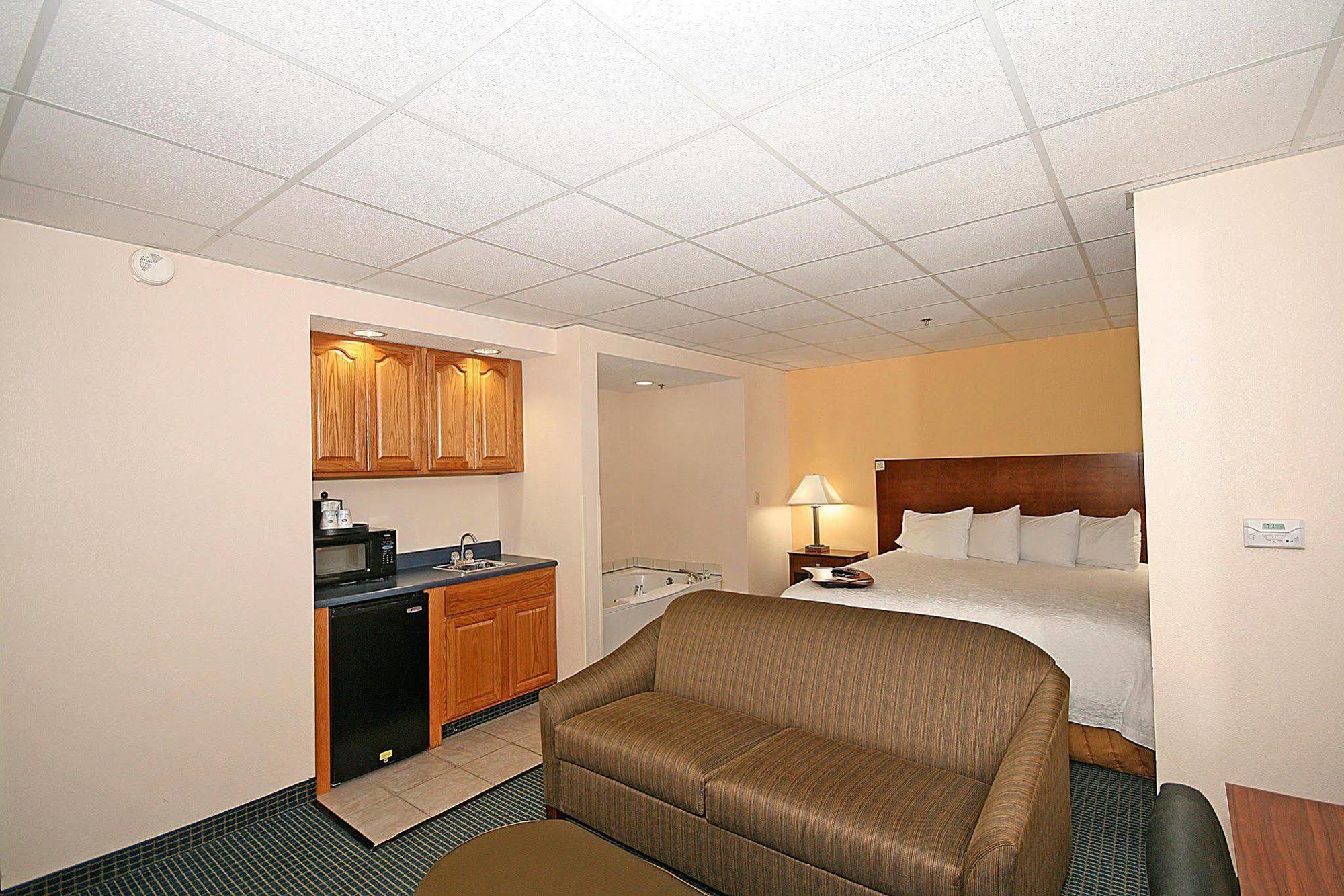 Hampton Inn Ft. Chiswell-Max Meadows Bagian luar foto