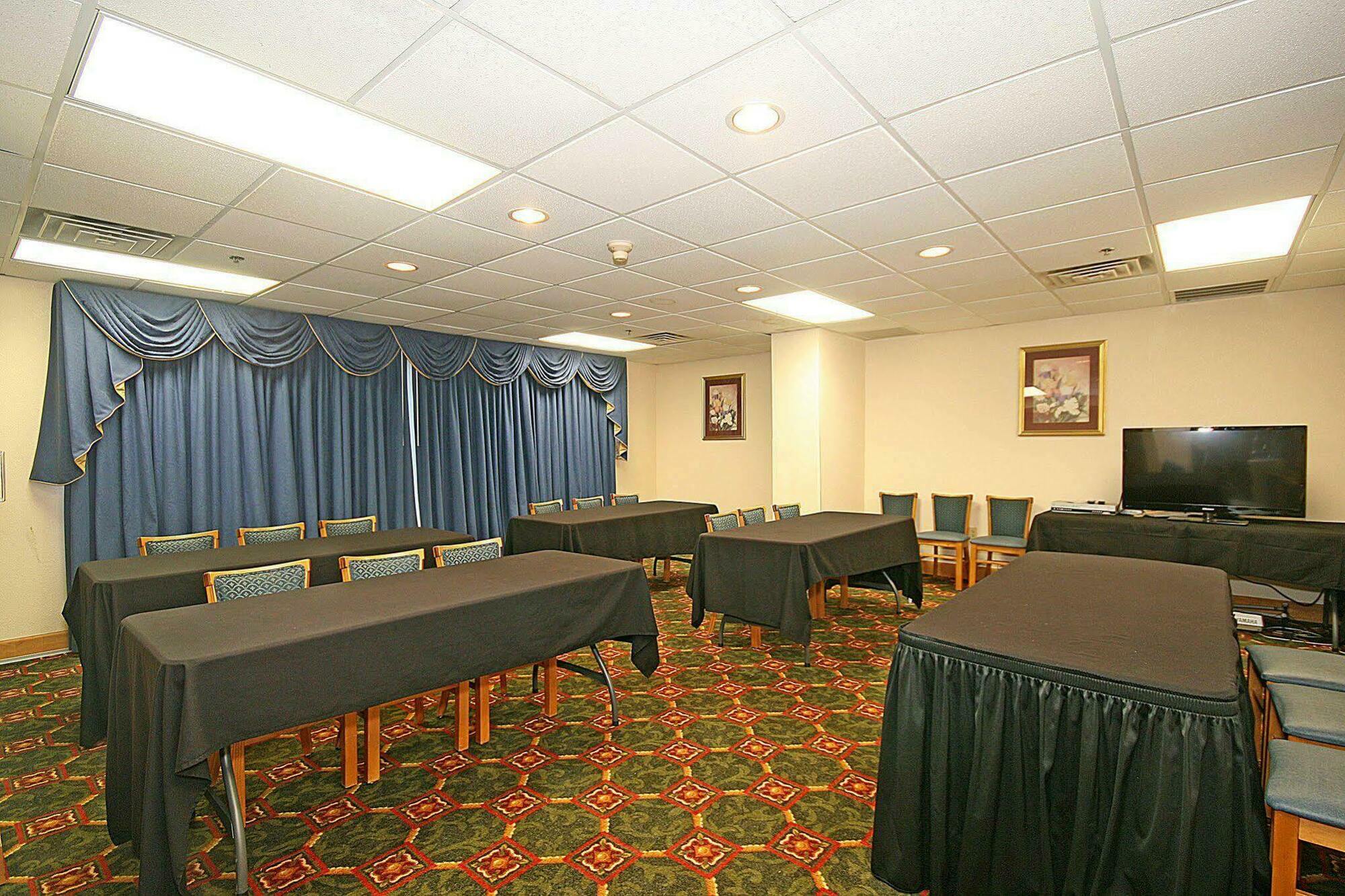 Hampton Inn Ft. Chiswell-Max Meadows Bagian luar foto